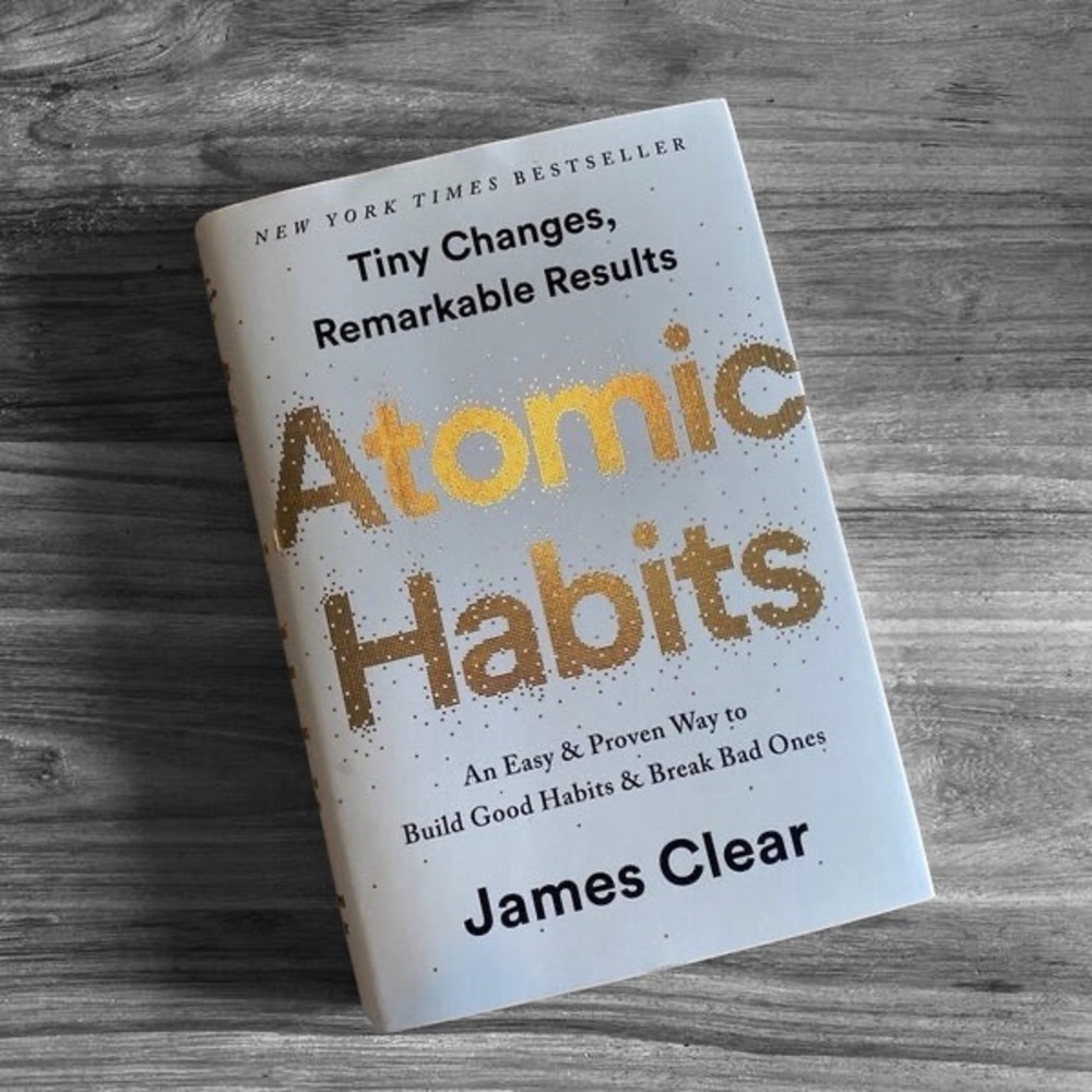 📖 Atomic Habits by James Clear (Hardcover)
